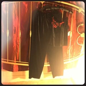 Comfy and enticing pajama 2 piece Delicates®️